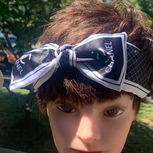 ⭐️ LOGO Hairband SATIN - Black & White EUC